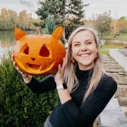 Podzimní dýňování na olomouckých Poděbradech je za dveřmi!🎃👻

Přijď si vyřezat a vydlabat svoji dýni🎃

Rezervace dýní přijímáme nejpozději do 24.10.
Na čísle 737 226 099, našich sociálních sítích a na kontakt@olomouckepodebrady.cz